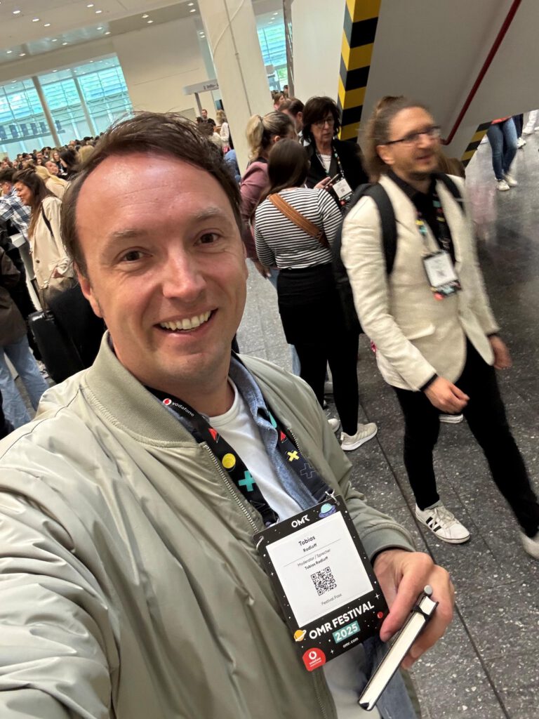 Tobias Radloff als Messemoderator Tobias Radloff als Messemoderator